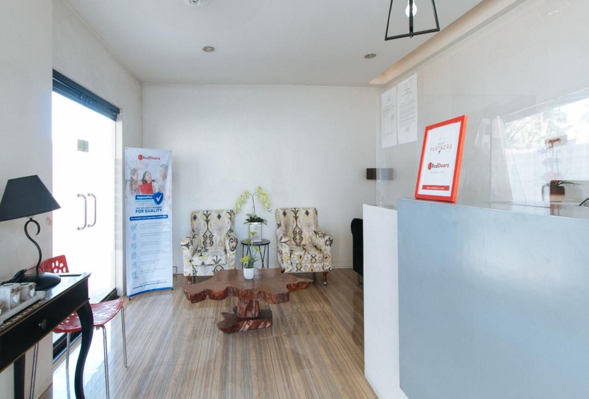Reddoorz Plus @ Taj Hotel Tuguegarao ภายนอก รูปภาพ