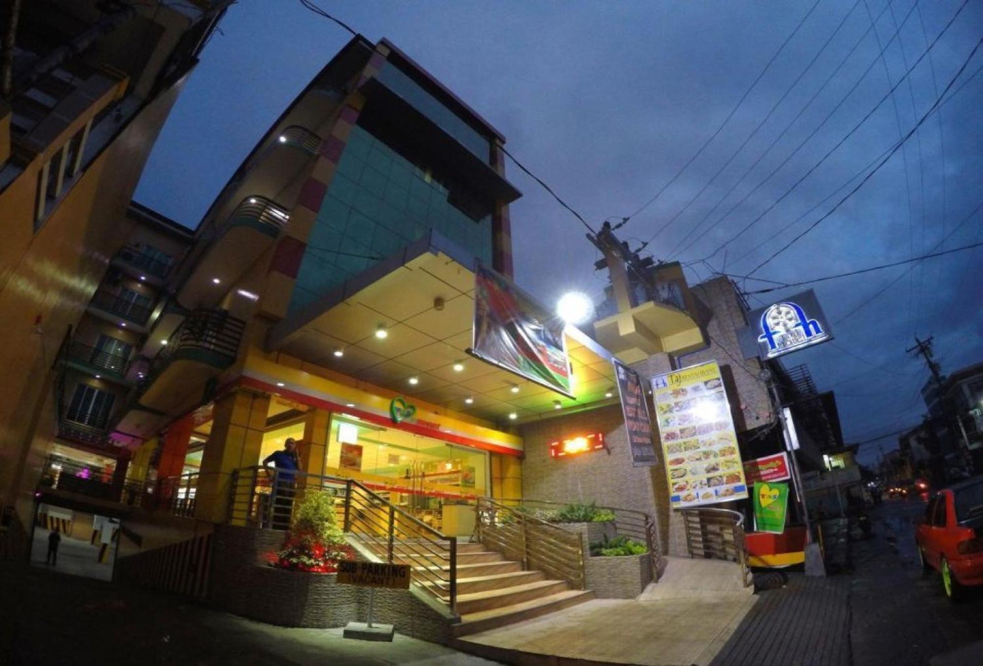 Reddoorz Plus @ Taj Hotel Tuguegarao ภายนอก รูปภาพ