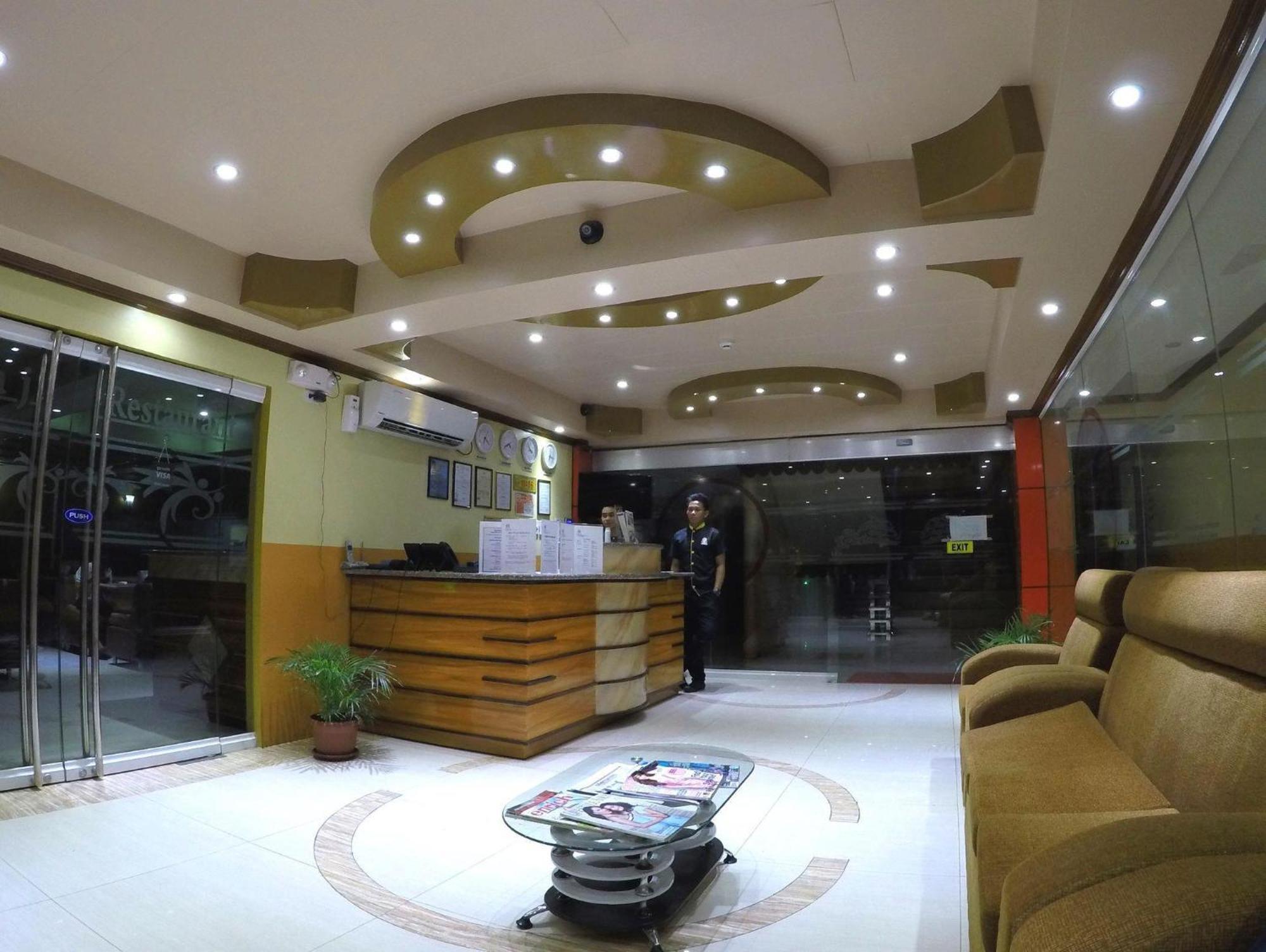 Reddoorz Plus @ Taj Hotel Tuguegarao ภายนอก รูปภาพ