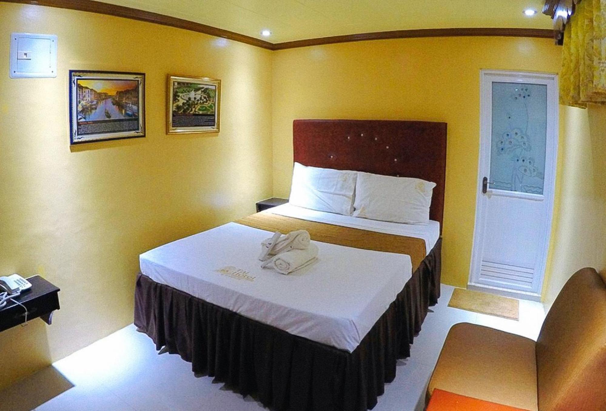 Reddoorz Plus @ Taj Hotel Tuguegarao ภายนอก รูปภาพ
