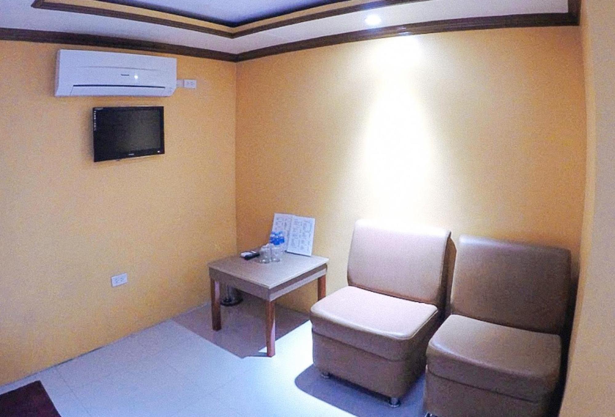 Reddoorz Plus @ Taj Hotel Tuguegarao ภายนอก รูปภาพ