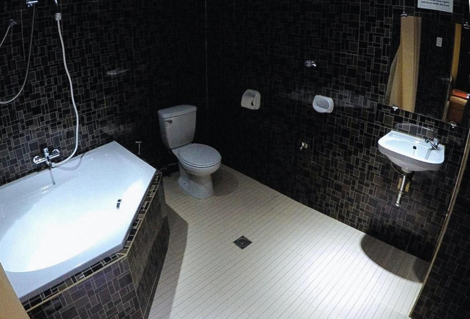 Reddoorz Plus @ Taj Hotel Tuguegarao ภายนอก รูปภาพ