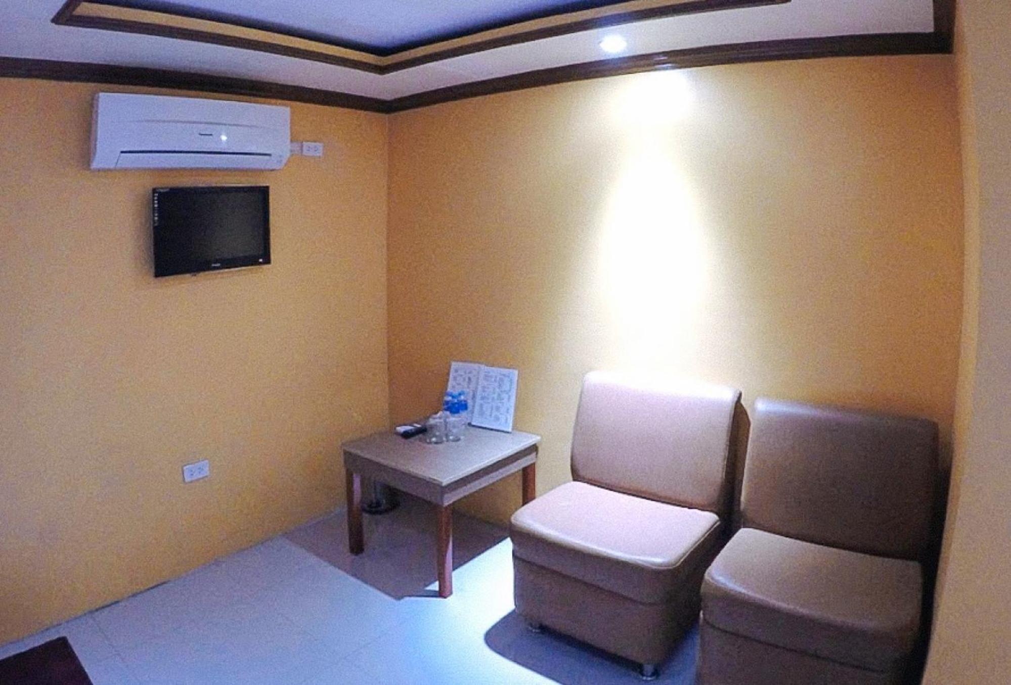 Reddoorz Plus @ Taj Hotel Tuguegarao ภายนอก รูปภาพ
