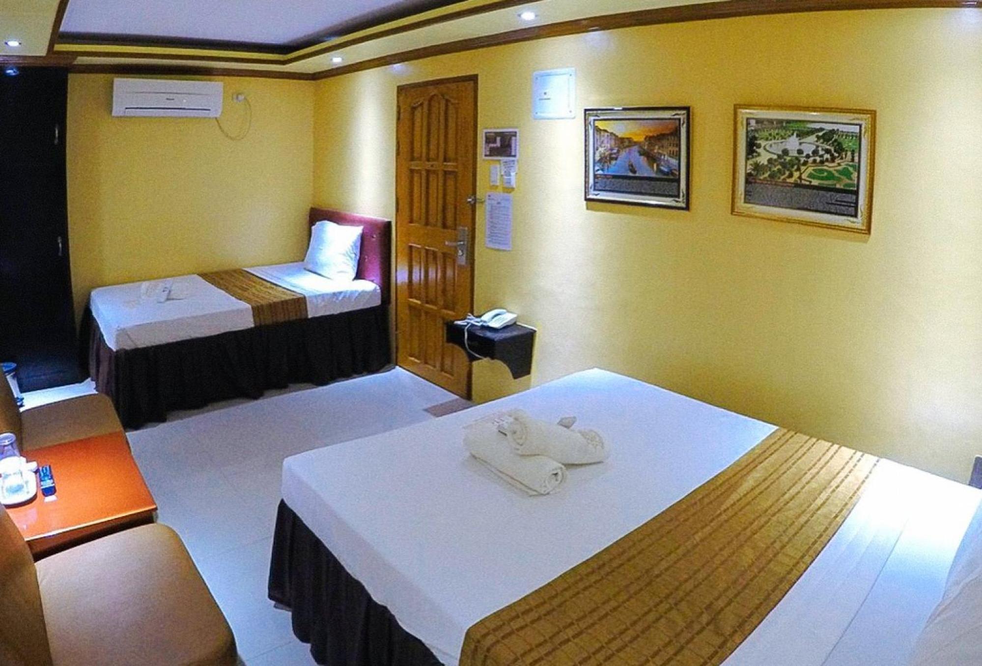 Reddoorz Plus @ Taj Hotel Tuguegarao ภายนอก รูปภาพ