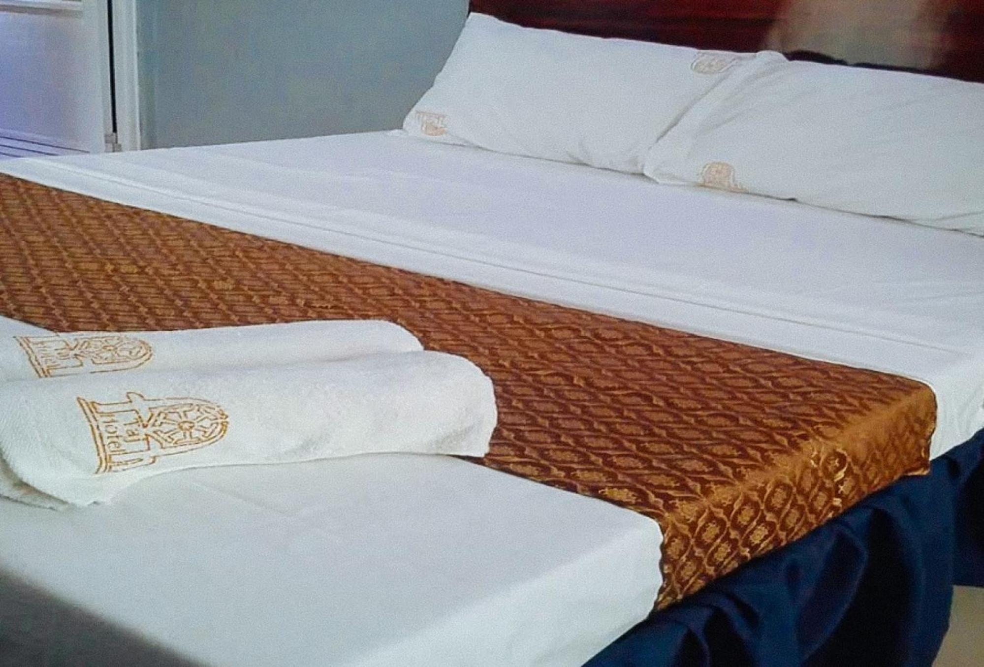 Reddoorz Plus @ Taj Hotel Tuguegarao ภายนอก รูปภาพ