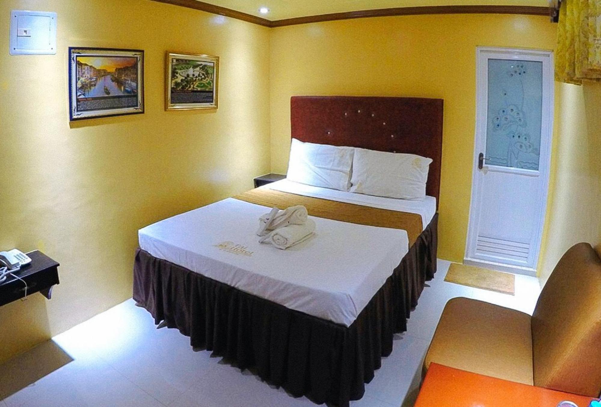 Reddoorz Plus @ Taj Hotel Tuguegarao ภายนอก รูปภาพ