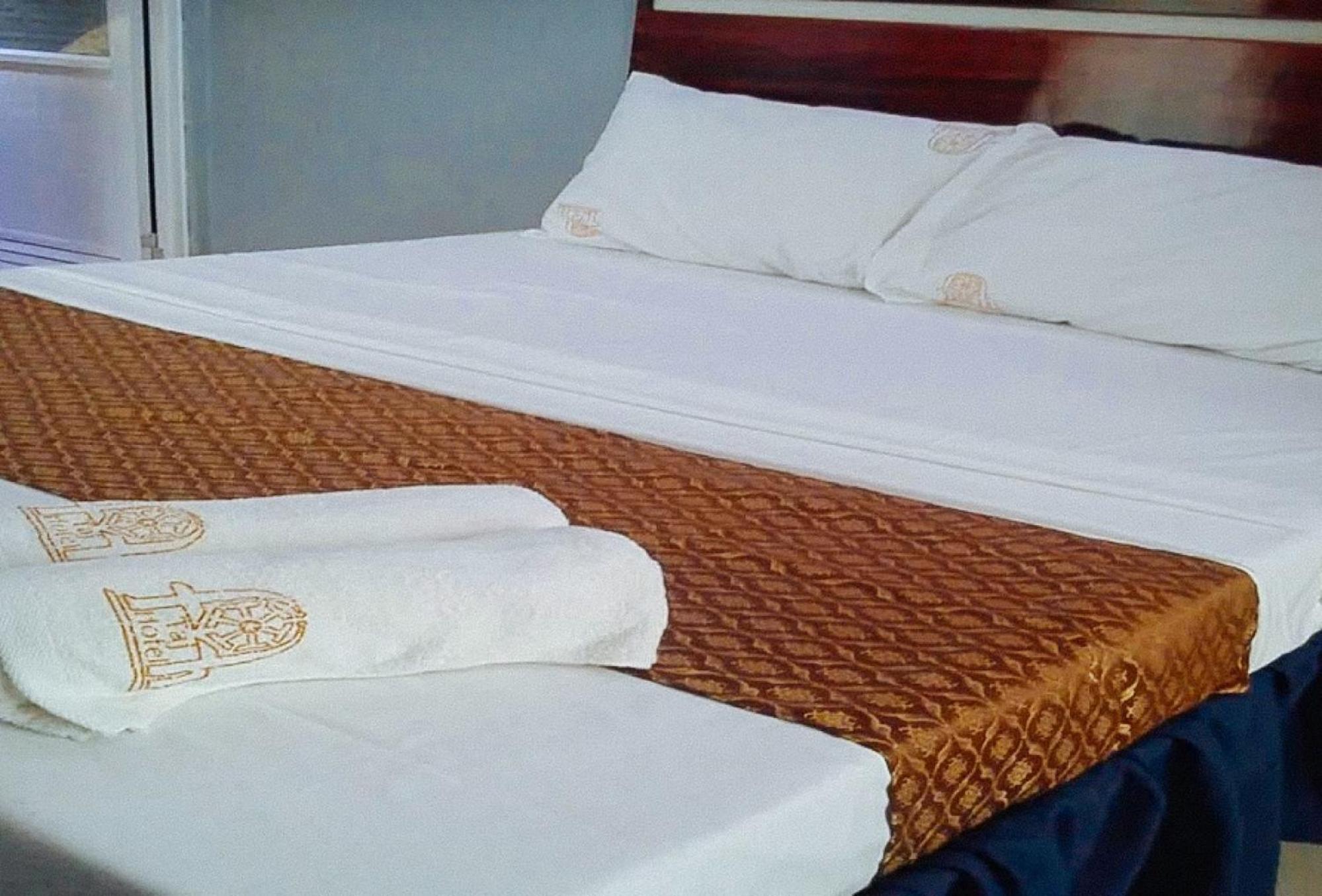 Reddoorz Plus @ Taj Hotel Tuguegarao ภายนอก รูปภาพ