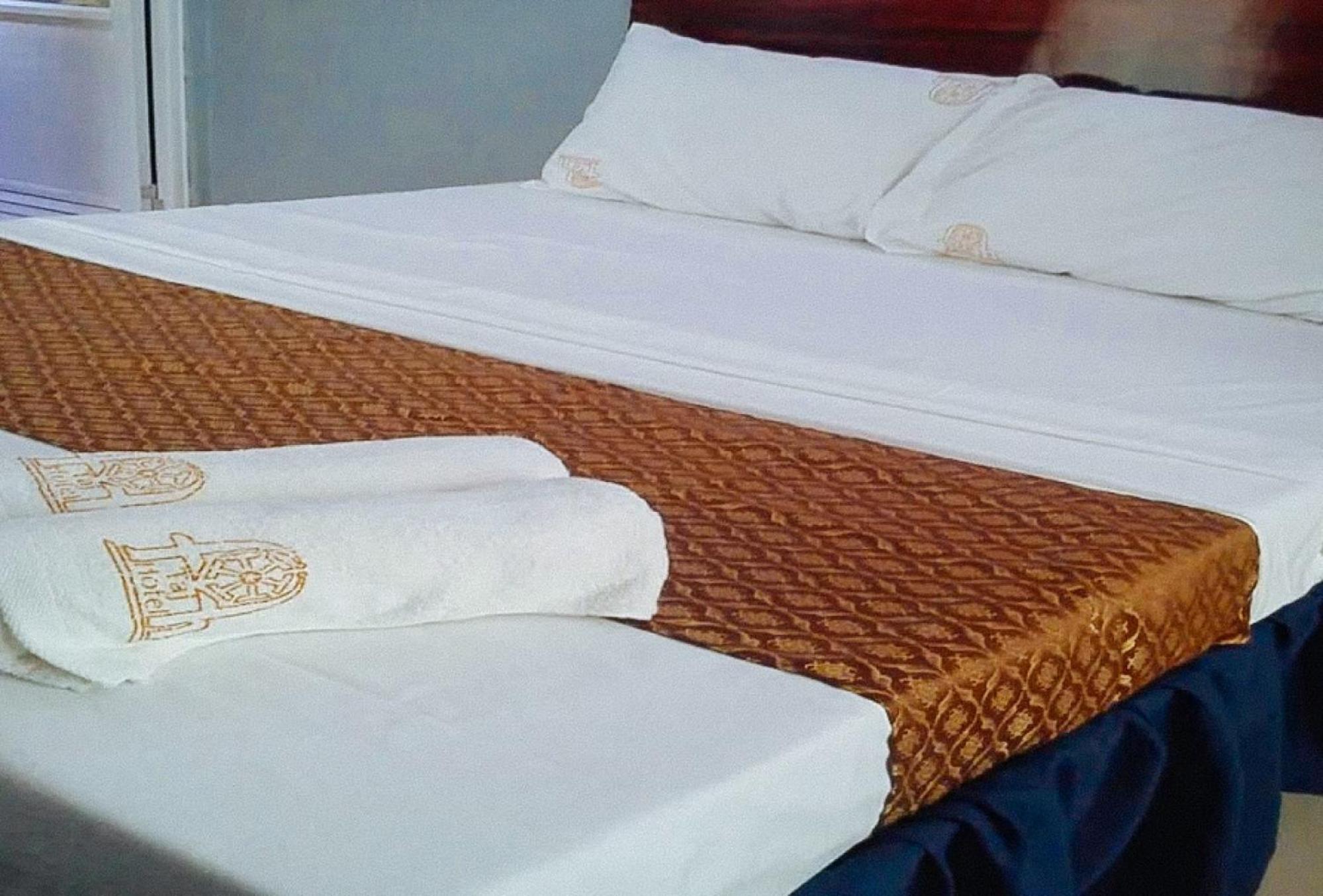 Reddoorz Plus @ Taj Hotel Tuguegarao ภายนอก รูปภาพ