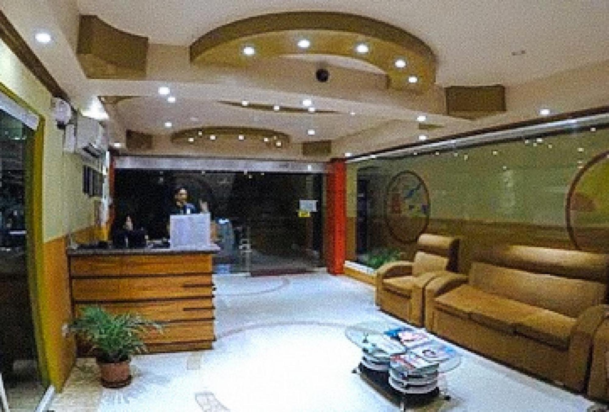 Reddoorz Plus @ Taj Hotel Tuguegarao ภายนอก รูปภาพ