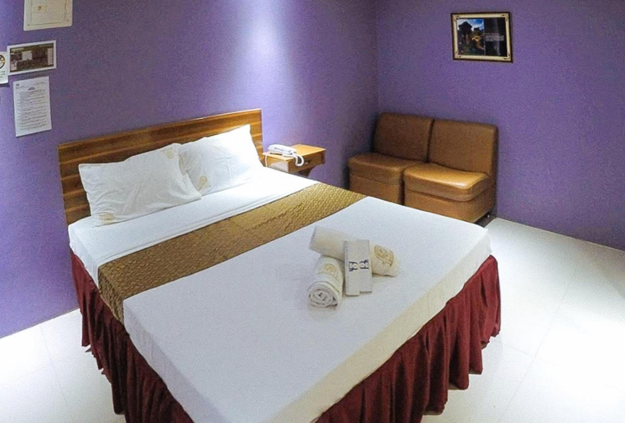Reddoorz Plus @ Taj Hotel Tuguegarao ภายนอก รูปภาพ